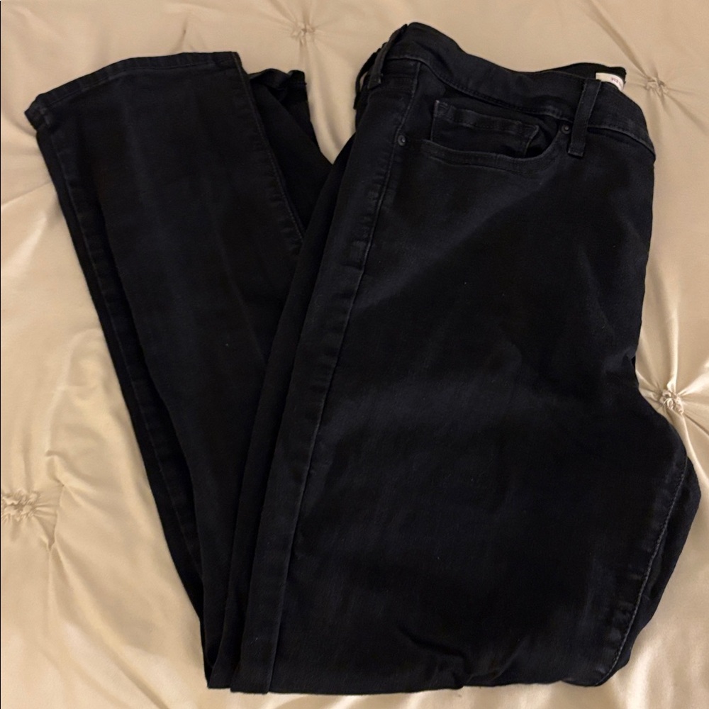 Women's Black Straight Leg Levi Jeans